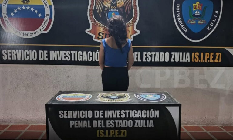 Detienen a mujer que fue grabada golpeando a su hija de 12 años