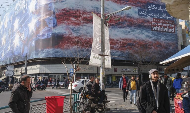Temor e incertidumbre en calles de Teherán ante posible ataque de EE. UU.