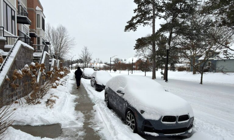 Al menos 6 muertos y un millón de hogares sin electricidad por gran tormenta en EE. UU.
