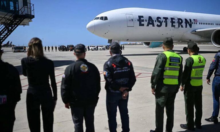 Llegan otros 273 migrantes venezolabos deportados por EE. UU.