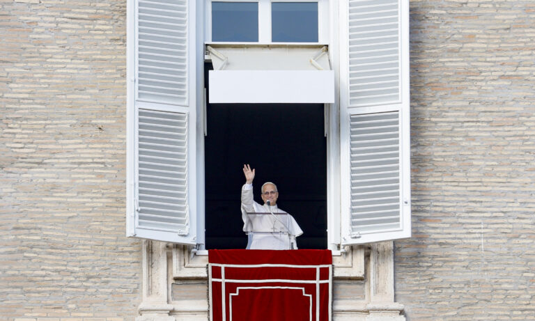 Papa León XIV advierte que los ataques en Ucrania alejan la “paz justa y duradera”