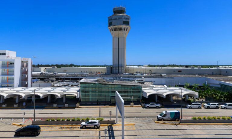 Cancelan centenares de vuelos en el Caribe por el ataque de EE. UU. a Venezuela