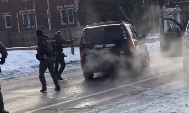 Muere una mujer por disparos de agentes migratorios de EE. UU. en Minnesota