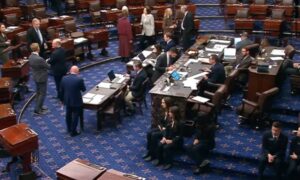 Senado de EE. UU. aprueba resolución para intentar bloquear nuevas incursiones de Trump en Venezuela