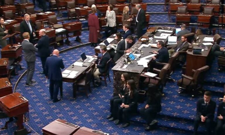 Senado de EE. UU. aprueba resolución para intentar bloquear nuevas incursiones de Trump en Venezuela