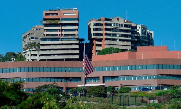 EE. UU. prepara posible reapertura de su embajada en Caracas