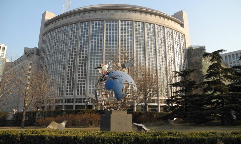 China condena ataques de EE. UU. en Venezuela y pide respeto al derecho internacional