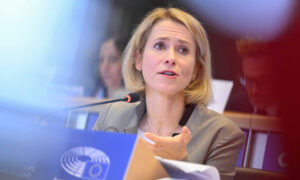 La UE pide transición pacífica y respeto a la soberanía del país