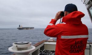 Rusia exige “trato humano y digno” para marineros del petrolero interceptado por EE. UU.