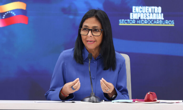 Delcy Rodríguez pide defender los hidrocarburos del “tutelaje” y levantar el bloqueo