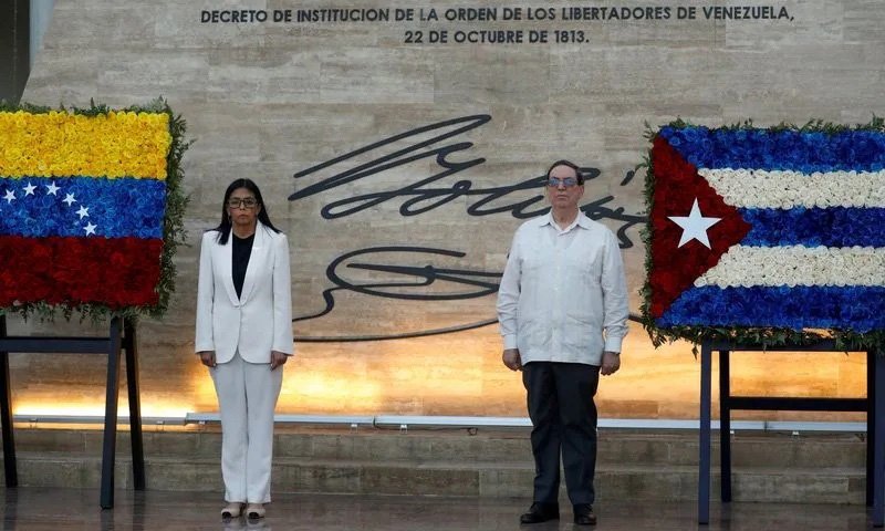 Reuters: cubanos comienzan a salir de Venezuela ante presiones de EE. UU.
