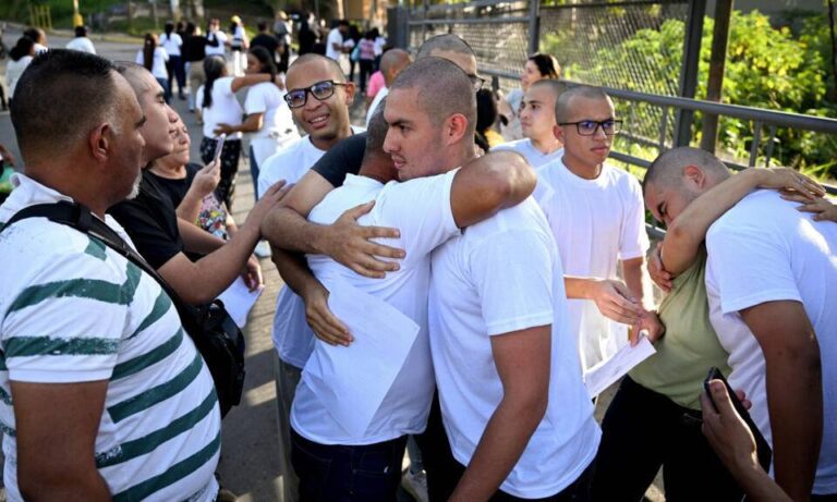 Excarcelan al menos 30 presos políticos de El Rodeo I