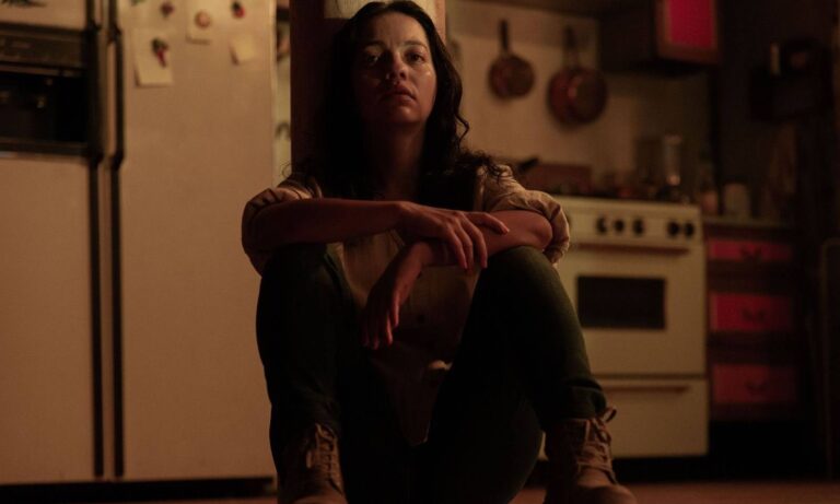 “Aún es de noche en Caracas” llega este miércoles a los cines de Latinoamérica