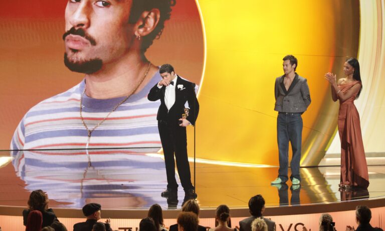 Bad Bunny hace historia al ganar el Grammy al Mejor álbum del año