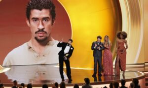 Bad Bunny arremete contra el ICE al recibir el Grammy: “No somos salvajes no somos animales”