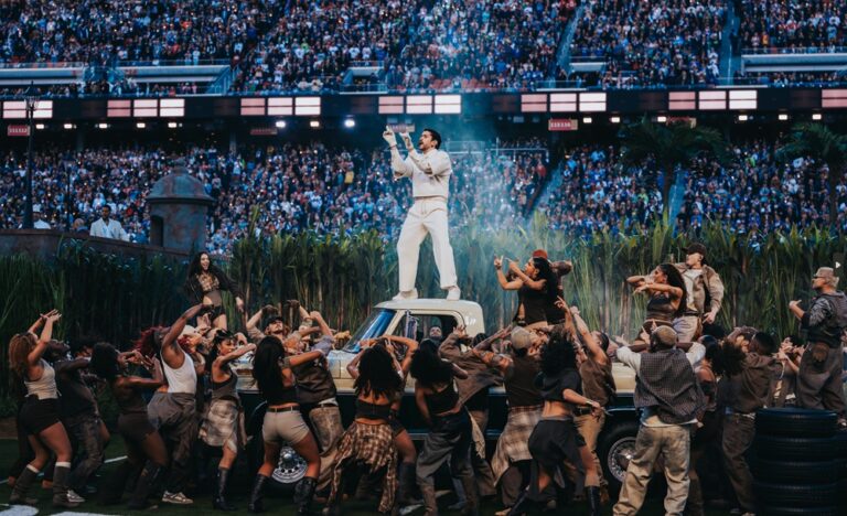 Bad Bunny convierte el escenario del Super Bowl en una oda de orgullo latino