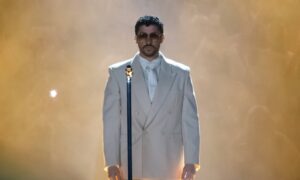 Desmienten que Bad Bunny apoyara cántico contra Milei en su concierto en Argentina