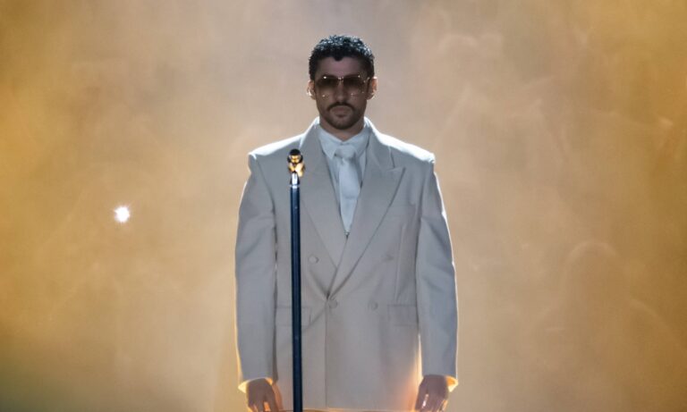 Desmienten que Bad Bunny apoyara cántico contra Milei en su concierto en Argentina