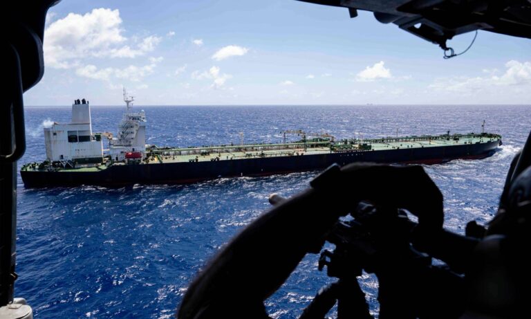 EE. UU. aborda un tercer petrolero en el Índico por violar su bloqueo de crudo en el Caribe