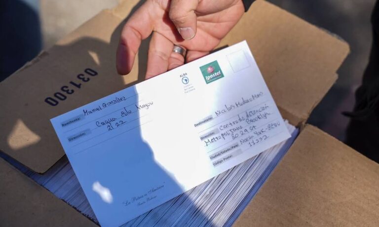 Gobierno enviará a EE. UU. “miles” de cartas en apoyo a Maduro y Flores