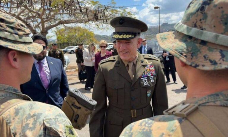 Jefe del Comando Sur de EE. UU. anuncia que volverá “pronto” a Venezuela