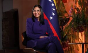 Delcy Rodríguez asegura que habrá elecciones “libres y justas”, pero no da plazos