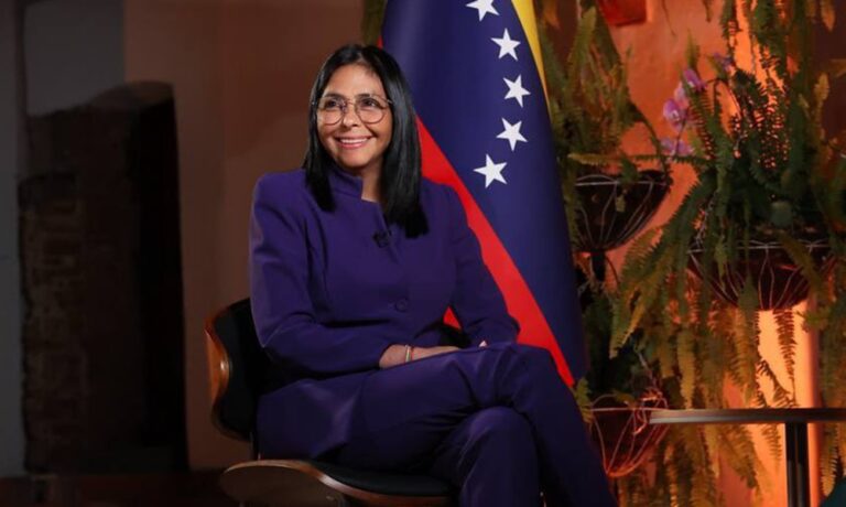 Delcy Rodríguez asegura que habrá elecciones “libres y justas”, pero no da plazos