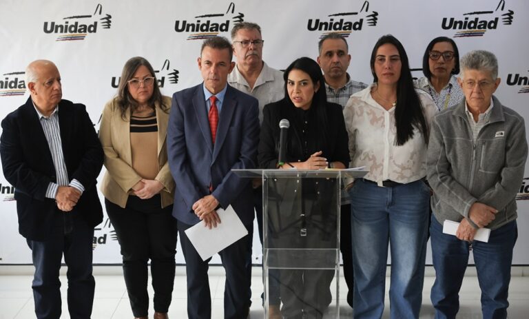 Oposición considera que “la transición no ha arrancado”