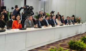 Stalin González defiende conversar con el gobierno para “garantizar soluciones”