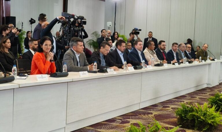 Stalin González defiende conversar con el gobierno para “garantizar soluciones”