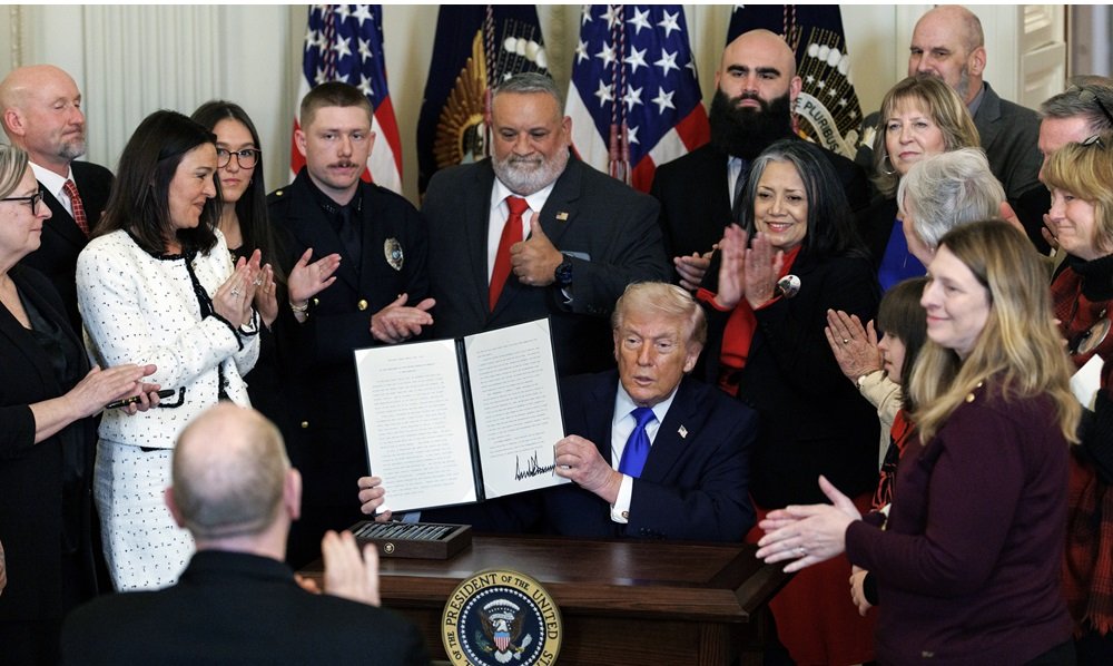 Trump instaura un día para honrar a familias de víctimas de inmigrantes indocumentados