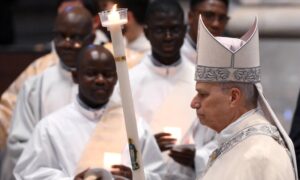 El Papa urge a frenar la carrera armamentística “que amenace aún más la paz”