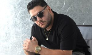Elías Galbán presenta “Ojitos Colorados”, su nueva canción para el Día de los Enamorados