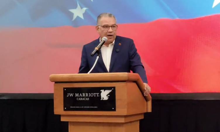 Enrique Márquez: “No soy candidato. Tengo dos candidatas: la Constitución y la democracia”