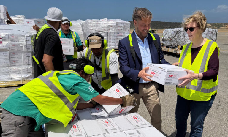Llega al país segunda tanda de suministros médicos proveniente de EE. UU.
