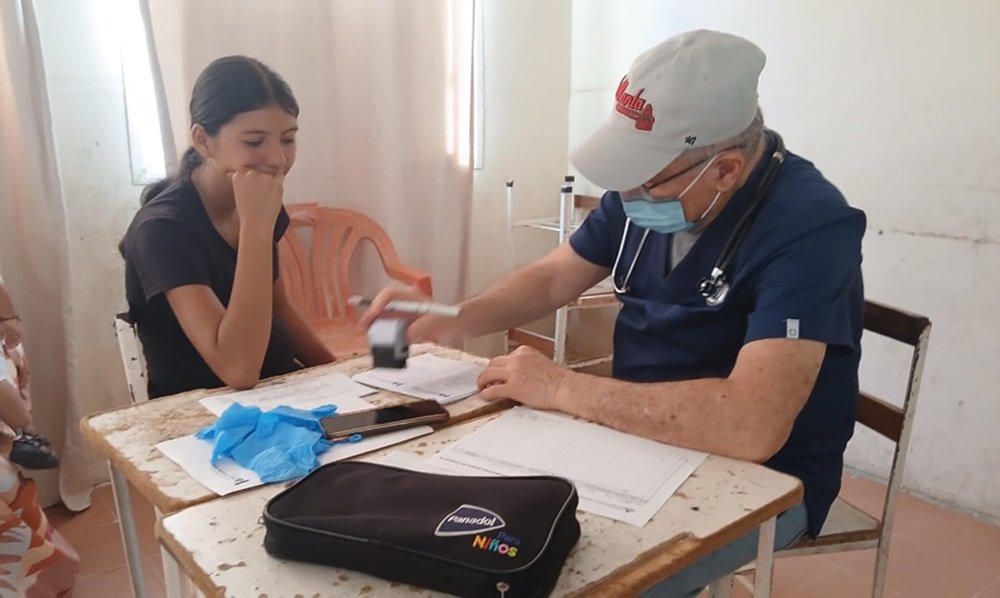 Hogar Clínica San Rafael despliega jornada médica en San Bernardo