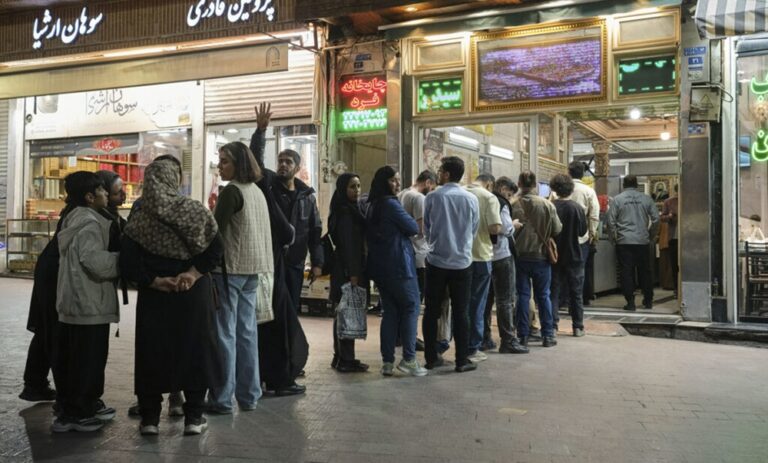 Irán optimista en negociaciones con EE. UU. aunque un ataque parece inminente