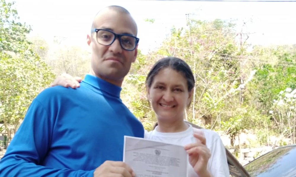 Liberan tras más de 3 años y medio a Jonathan Carrillo, el último de los periodistas presos