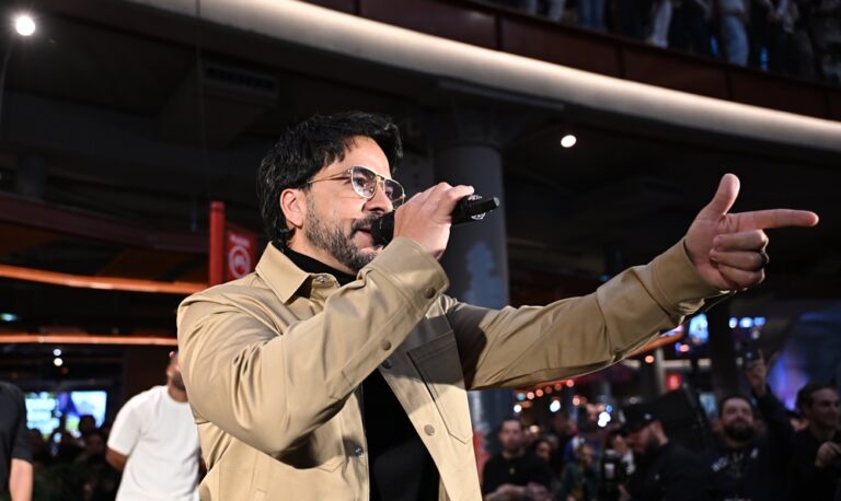 Luis Fonsi celebra la victoria de Bad Bunny en los Grammy