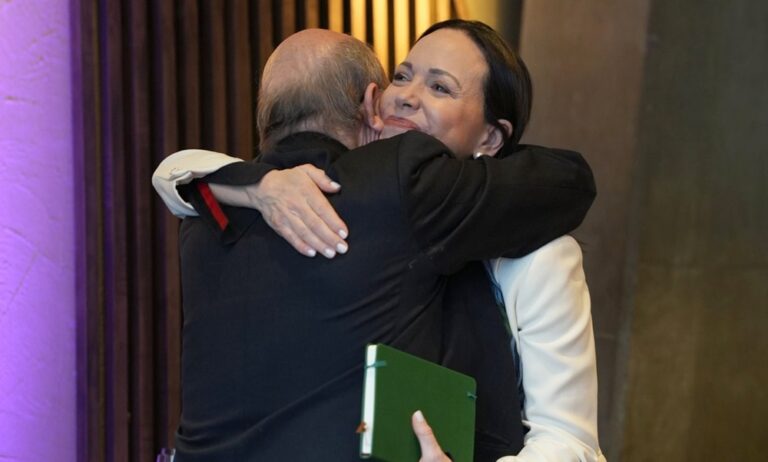 Canciller de Perú ratifica a Machado el “compromiso con recuperar la democracia en Venezuela”