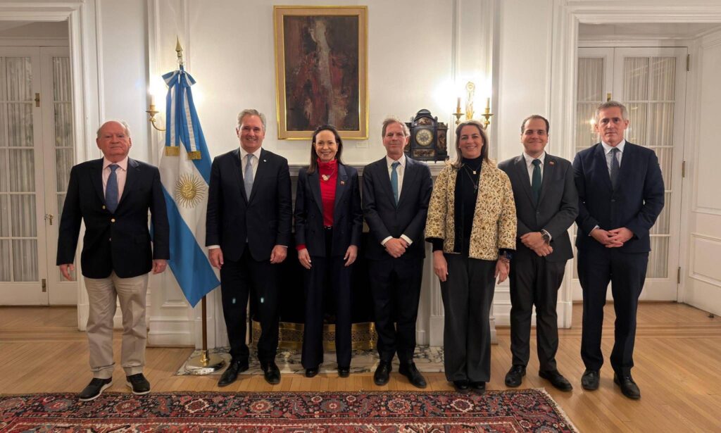 Machado dialoga en EE. UU. con el canciller argentino sobre la trancisión en Venezuela