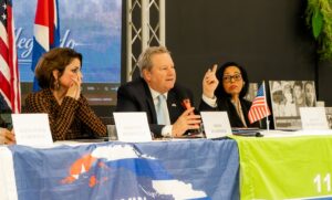 Jefe de la diplomacia de EE. UU. en La Habana pide apoyos para una transición pacífica en Cuba