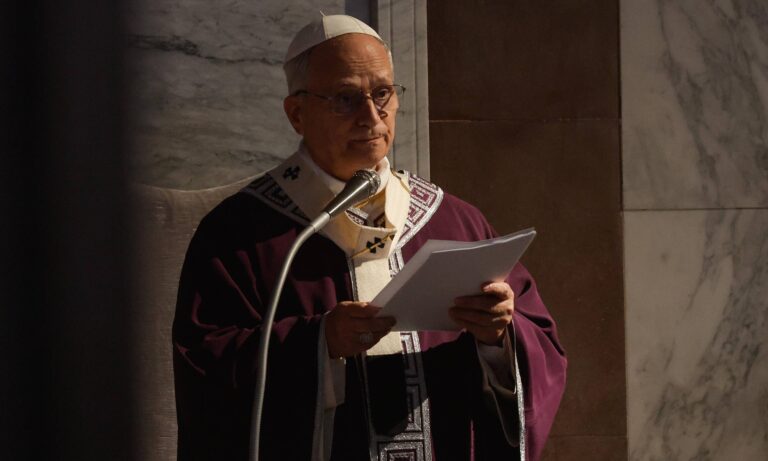 León XIV alerta en inicio de la Cuaresma de “las estructuras de pecado” de “un mundo que arde”