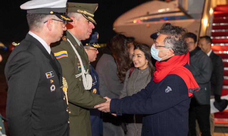 Petro llega a EE. UU. para su crucial reunión con Trump en la Casa Blanca