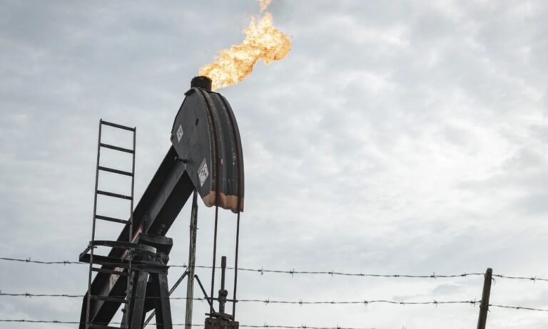 EE. UU. relaja restricciones para que petroleras estadounidenses operen en Venezuela