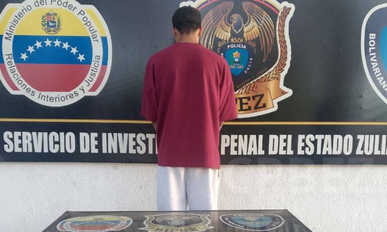 Golpea a su madre mientras la maldice en medio de una discusión familiar