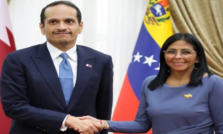 El primer ministro de Catar se reúne con Delcy Rodríguez en Caracas