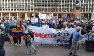 Trabajadores exigen aumento salarial y discusión de contrato colectivo