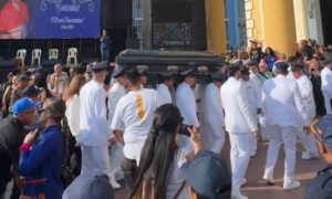 Rinden en la Basílica el último tributo a Renato Aguirre, “El Poeta Diamantino”
