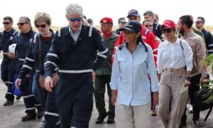 Secretario de Energía de EE. UU. visita campo petrolero junto con Delcy Rodríguez